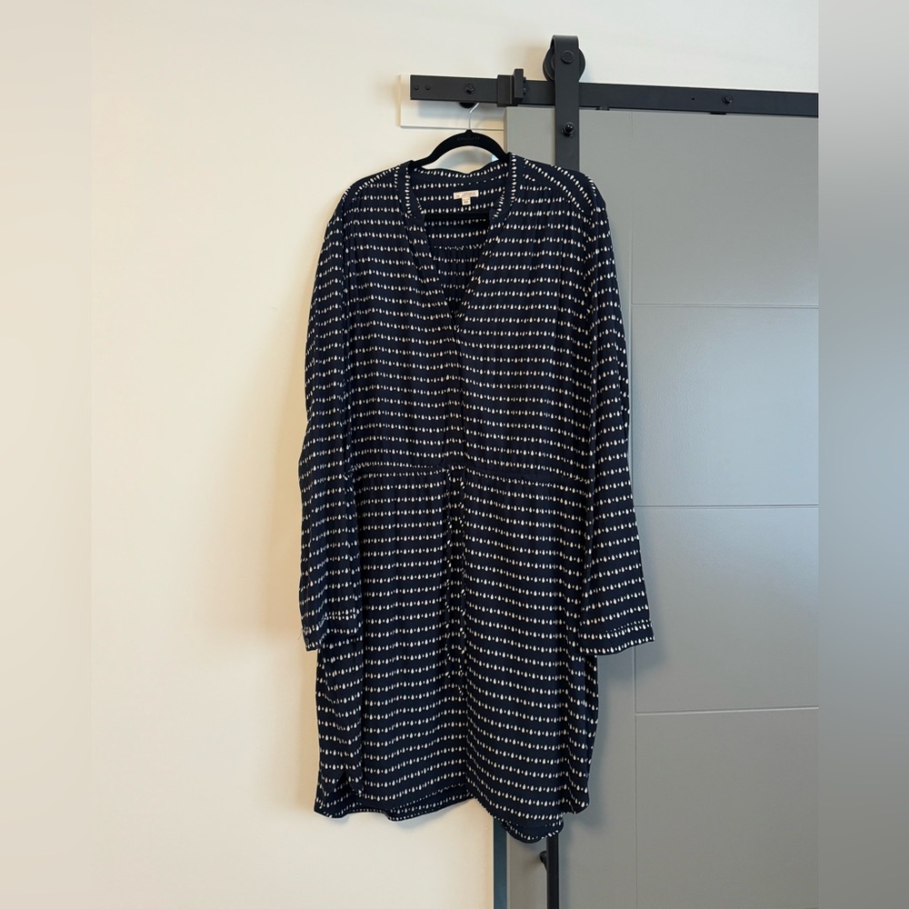 GAP Long Sleeve raindrops dress in Navy and White